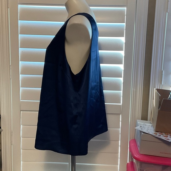 Chic Navy Women's Tank Top - Picture 4 of 4